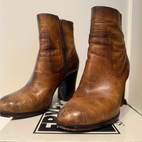 Gorgeous almost new Frye leather Boots. - Picture 6 of 7